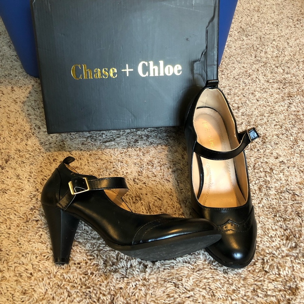 Chase + Chloe Dora-2 Winged tip Mary Jane Pump